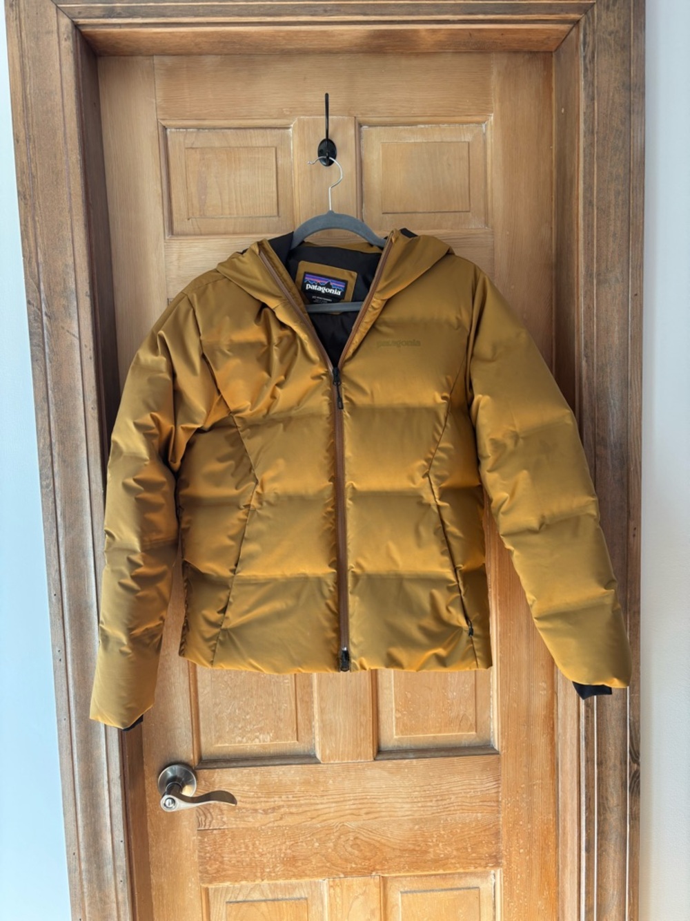 Patagonia Jackson Glacier Jacket Men’s XS Gold Down Hooded Puffer Gorpcore